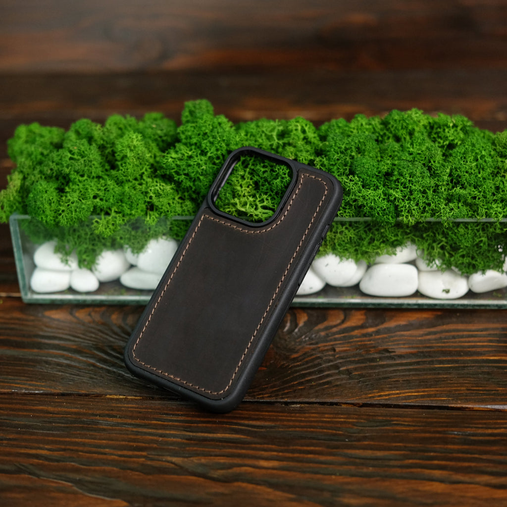 Leather iPhone case Chocolate