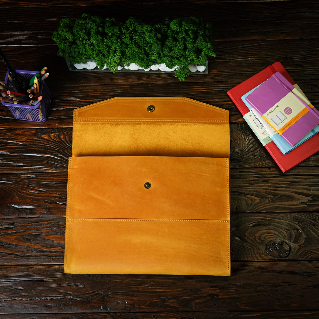 Leather folder A4 with pocket Camel