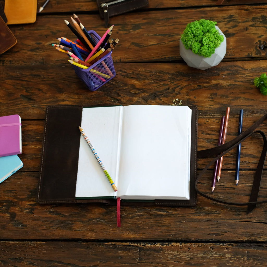 Leather cover with a tie around the notebook 