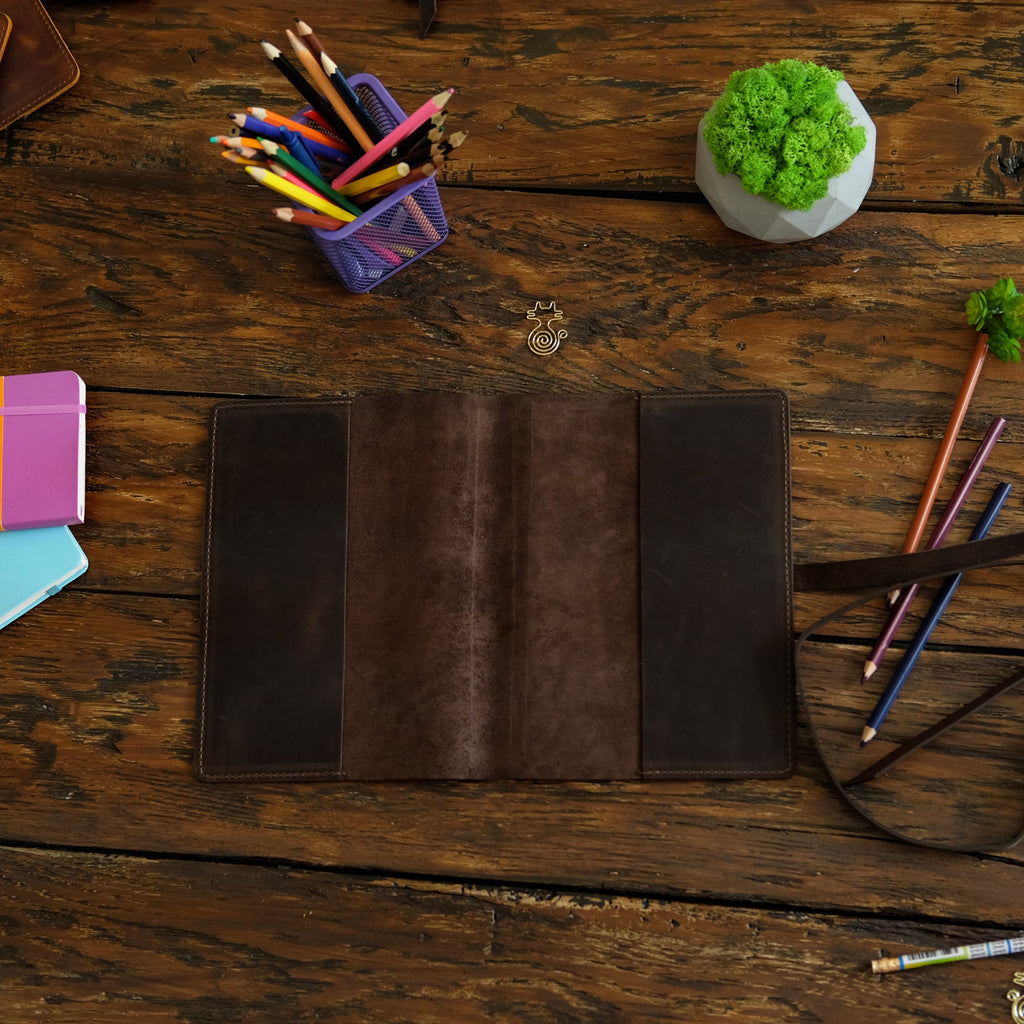 Leather cover with a tie around the notebook 